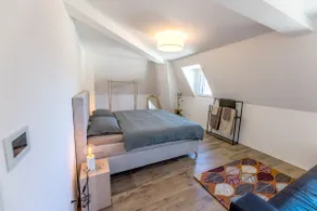 Luxury penthouse lion monument - Image 3