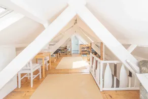 Loft apartment by the beach- fantastic views - Image 5