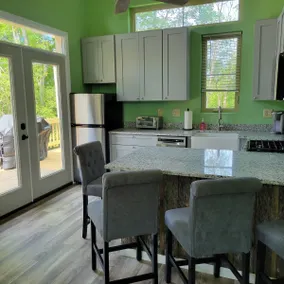 Cheerful two-bedroom home with spacious porch (32) - Image 4