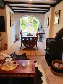 Romantic Getaway at Cockatoo Cottage - Image 3