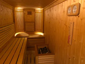 Luxury garden flat + Sauna, gym, steam rm, parking - Image 2