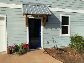 Cozy studio apartment, <1 mile to Downtown - Image 2