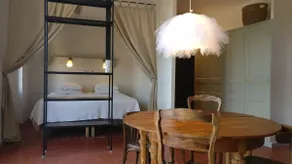 An apartment with art - Image 4
