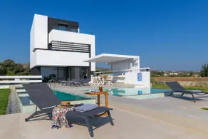 Laysan Albatross Beach Front Villa - Image 5