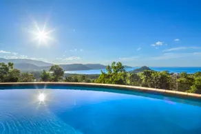 Up & Up Whitsundays - stunning hilltop residence - Image 3