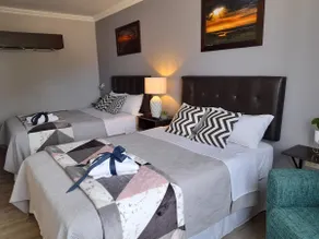 New Sal Marina Apartment, large gated parking - Image 4