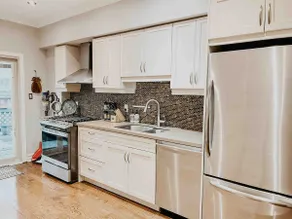Charming 4br w private backyard - Image 3