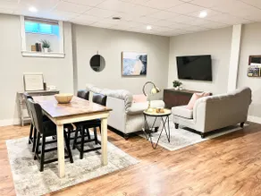 Cozy, Spacious & Close to Everything - Image 5