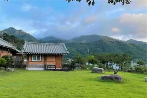 Baekdam Hanok (Annex 1) Seoraksan Baekdam Valley. Baekdamsa Autumn Foliage Trekking. Fresh Air. Starry Night. Inje Oak Forest - Image 3