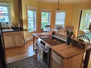 Sunny and beautiful brick house apartment - Image 2