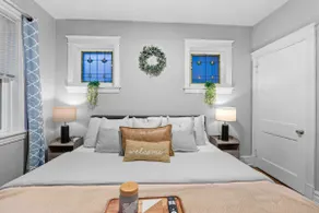Stunning Centrally Apartment w/ Kingbed |Firepit - Image 3