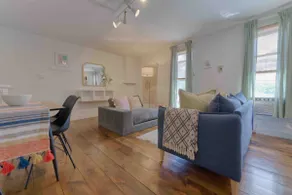 Quaint & Cozy Getaway - Image 4