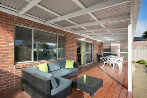 Pioneer house -large group urban escape. Playground and gas log fireplace. - Image 3