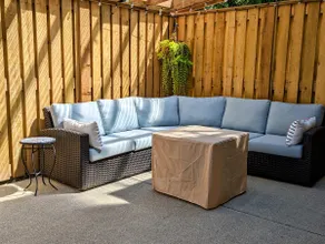 Bright, Central 1-bedroom garden level suite - Image 3