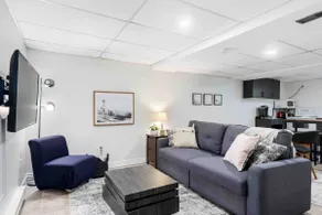 Great Location! One bedroom with free parking! - Image 3