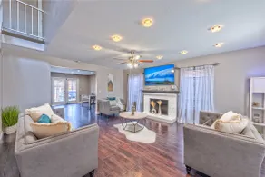 Modern & Cozy | 13min to Strip, ♛Royal Beds, Pool - Image 4