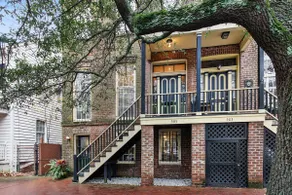 Charmerende historisk distrikt i jordniveau Savannah Gray Brick-lejlighed med terrasse - Image 4