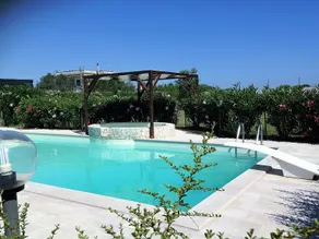Villa with private pool & garden in Southern Italy - Image 3