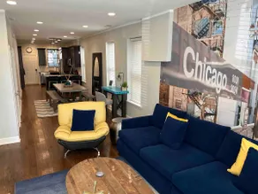 Trendy West Town Flat - 2 bed / 1.5 bath w parking - Image 5