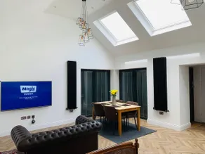 Hidden gem in central Tynemouth w/private parking! - Image 3