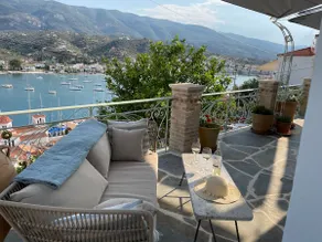 Karen’s Mikro Spiti, Poros. Presented by LazyDaze - Image 4