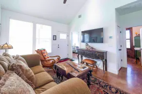 Azure Skye Haus (Guest House) - Round Top - Image 3