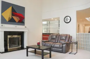 Spacious & clean vacation home near airport - Image 3