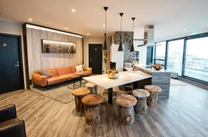B14 Luxury Penthouse down town for groups - Image 3
