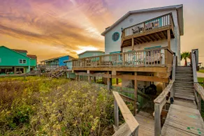 FRONT ROW SEATS TO THE GULF OF Mexico! There's No Better View  TOTAL RENOVATION - Image 2