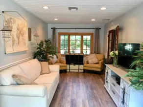 The Blue Bungalow, Sleeps 8, Pet Friendly - Image 3