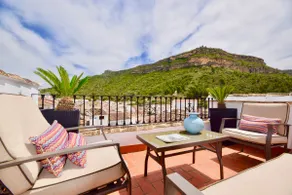 Stylish Townhouse, Center Old Town, Sunny Rooftop. - Image 2