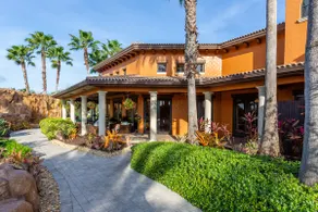 Luxury Monthly Rental: 3 Bedrooms, 2 bath, sleep 6 - Image 2