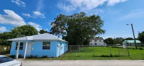 Cozy Cottage with large backyard, Mins from beach - Image 2