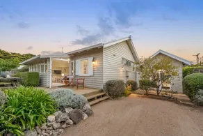Portsea Cottage - Family Appeal in Prime Position - Image 2