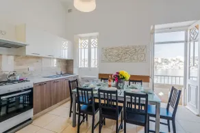Family/Group Seafront Apt with large yard and bbq - Image 5