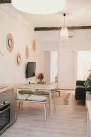 Cassis Center • Port 1 min away • 2 bedrooms • Parking - Image 2