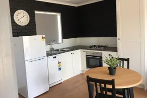 Modern Country Retreat I - Stawell Grampians - Image 3
