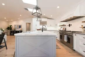 Coastal Industrial Farm House near Newport Beach - Image 2