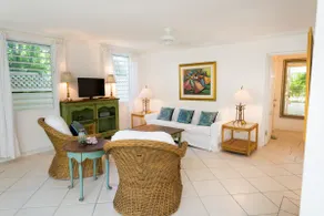Idyllic Beach-Access Apartment - Image 4