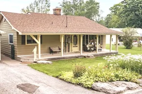 Pines Bay Waterfront cottage with Hot tub! - Image 2