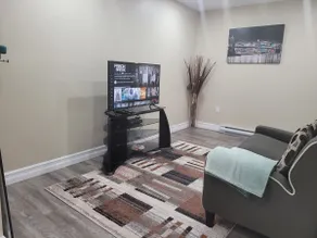 Lovely 2 bedroom close to lake and park. - Image 4