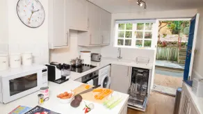 Cottage by the beach with fantastic sea views - Image 5
