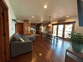 House on the Lake - Image 3
