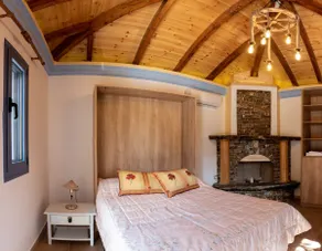 Traditional stone house by the sea with pool. - Image 3