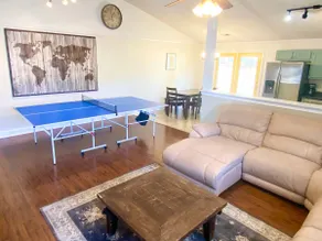 Family home w/ PingPong & Playset-Central location - Image 3