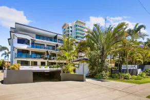 Beach front luxury apartment at Cotton Tree, Maroochydore - Image 2