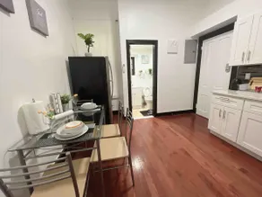 Philadelphia City Center Love Luxury House (King Bed) Perfect Kitchen, 8 minutes from Wells Fargo, Welcome Home! - Image 2