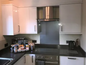 Paisley Apartment town centre free Private Parking - Image 5