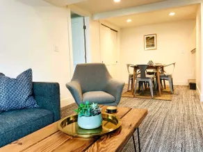 Stylish Modern Apartment in Heart of West Seattle - Image 4
