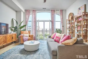 Heart of Downtown Penthouse w/FREE Parking! - Image 2